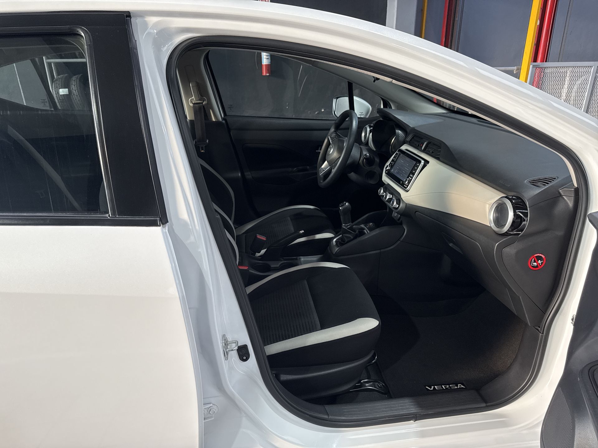 2022 Nissan VERSA ADVANCE MT 22