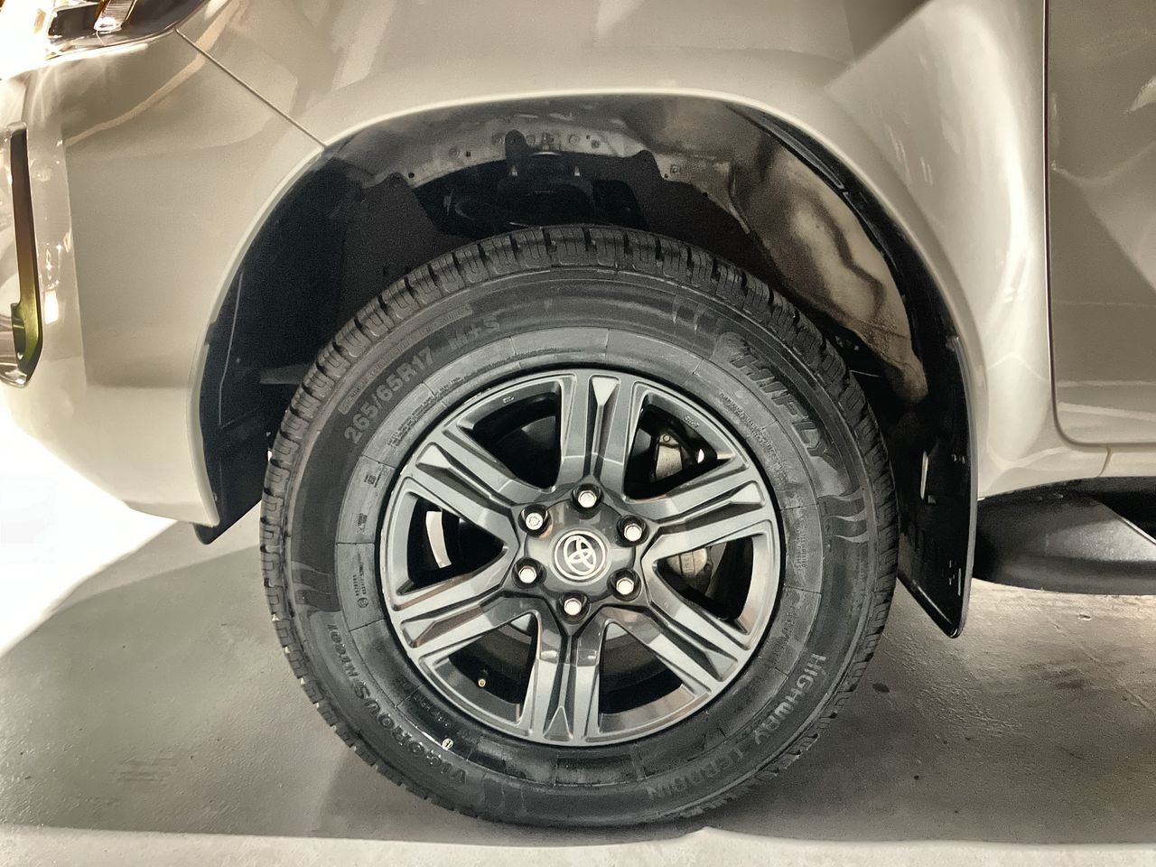 2021 Toyota HILUX D-CAB SR