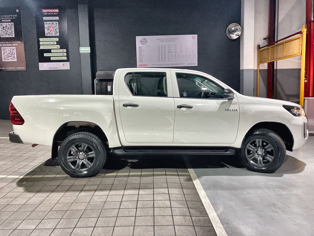 2021 Toyota HILUX D-CAB SR