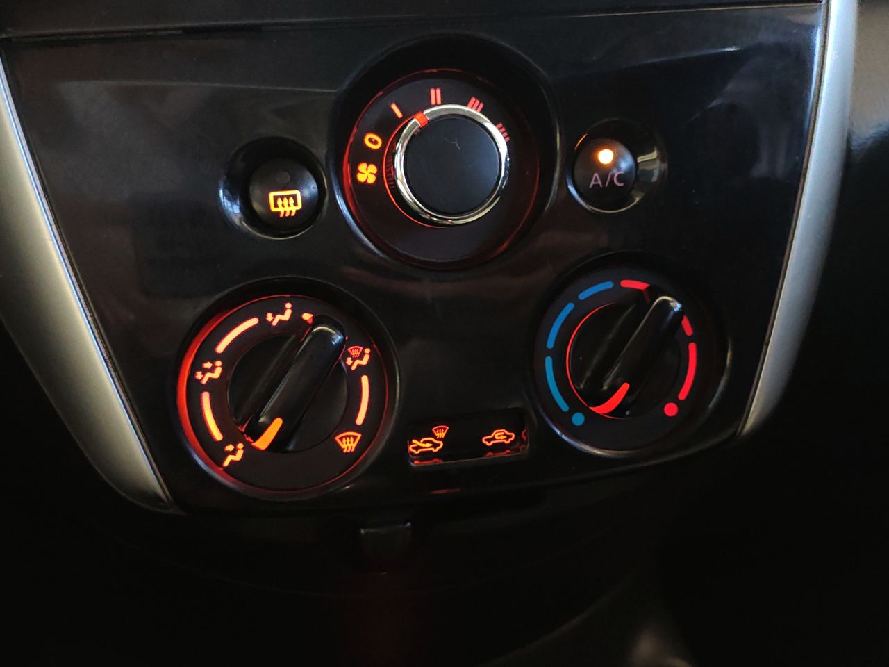 2018 Nissan VERSA ADVANCE MT AC