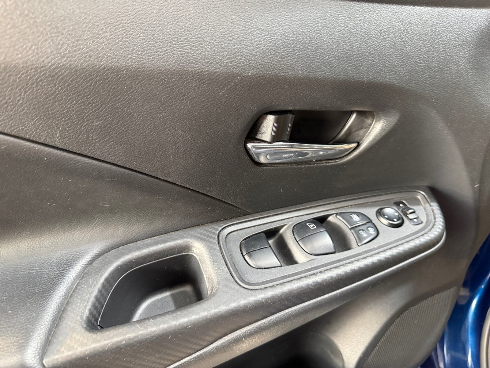 2020 Nissan VERSA ADVANCE MT