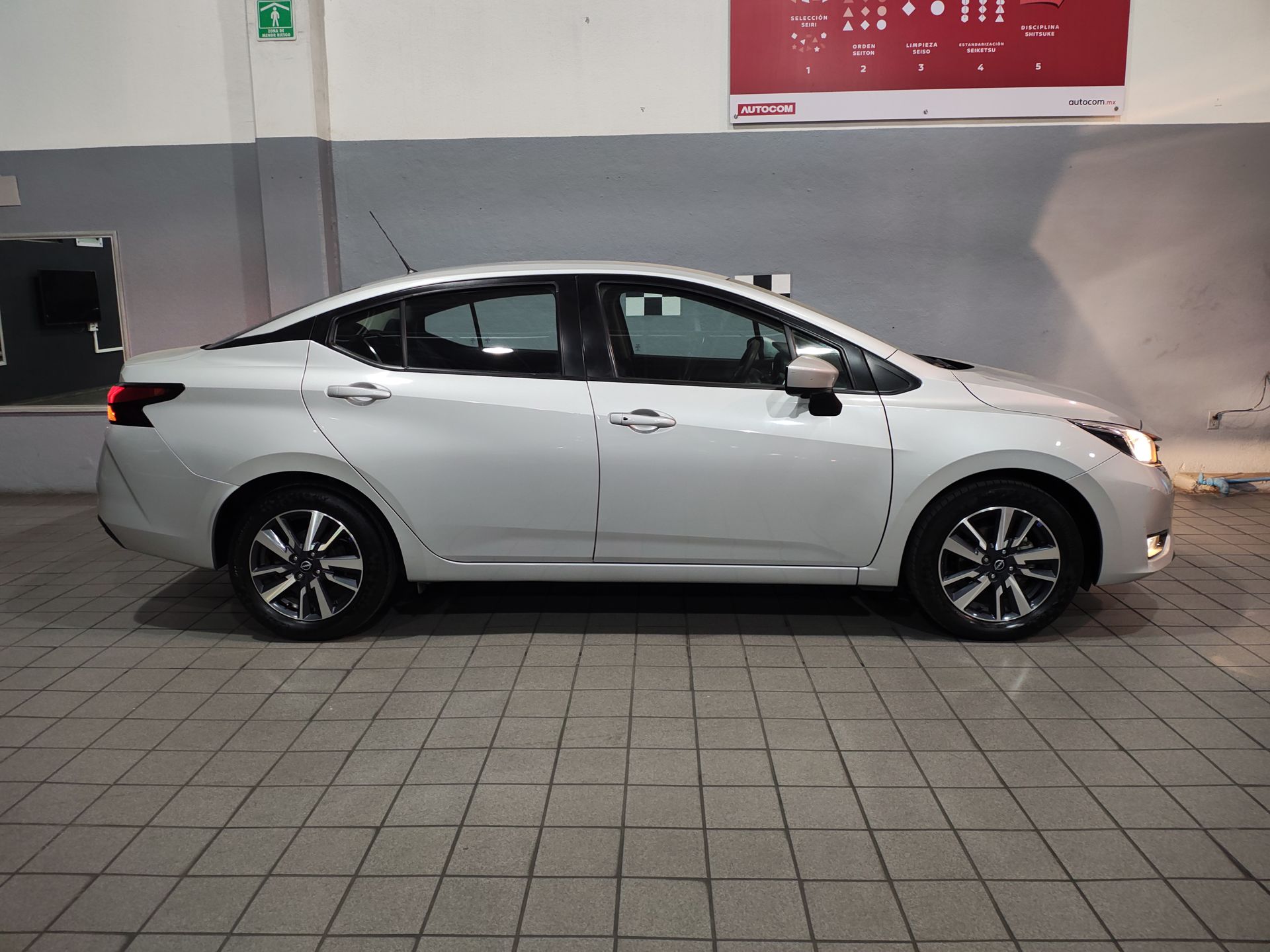 2023 Nissan VERSA ADVANCE MT 23