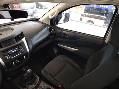2020 Nissan NP300 DOBLE CABINA SE TM AC PAQ SEG 6VEL