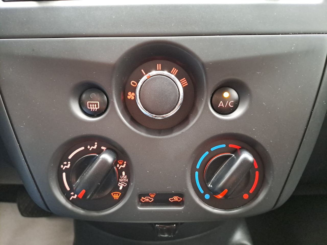 2019 Nissan VERSA SENSE AT AC