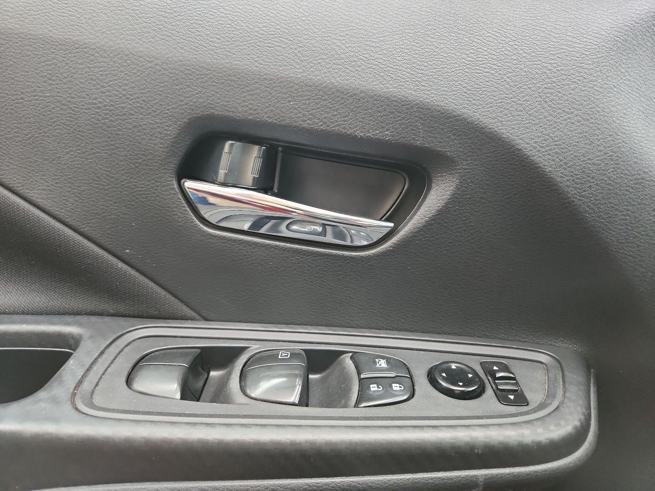 2022 Nissan VERSA ADVANCE CVT 22