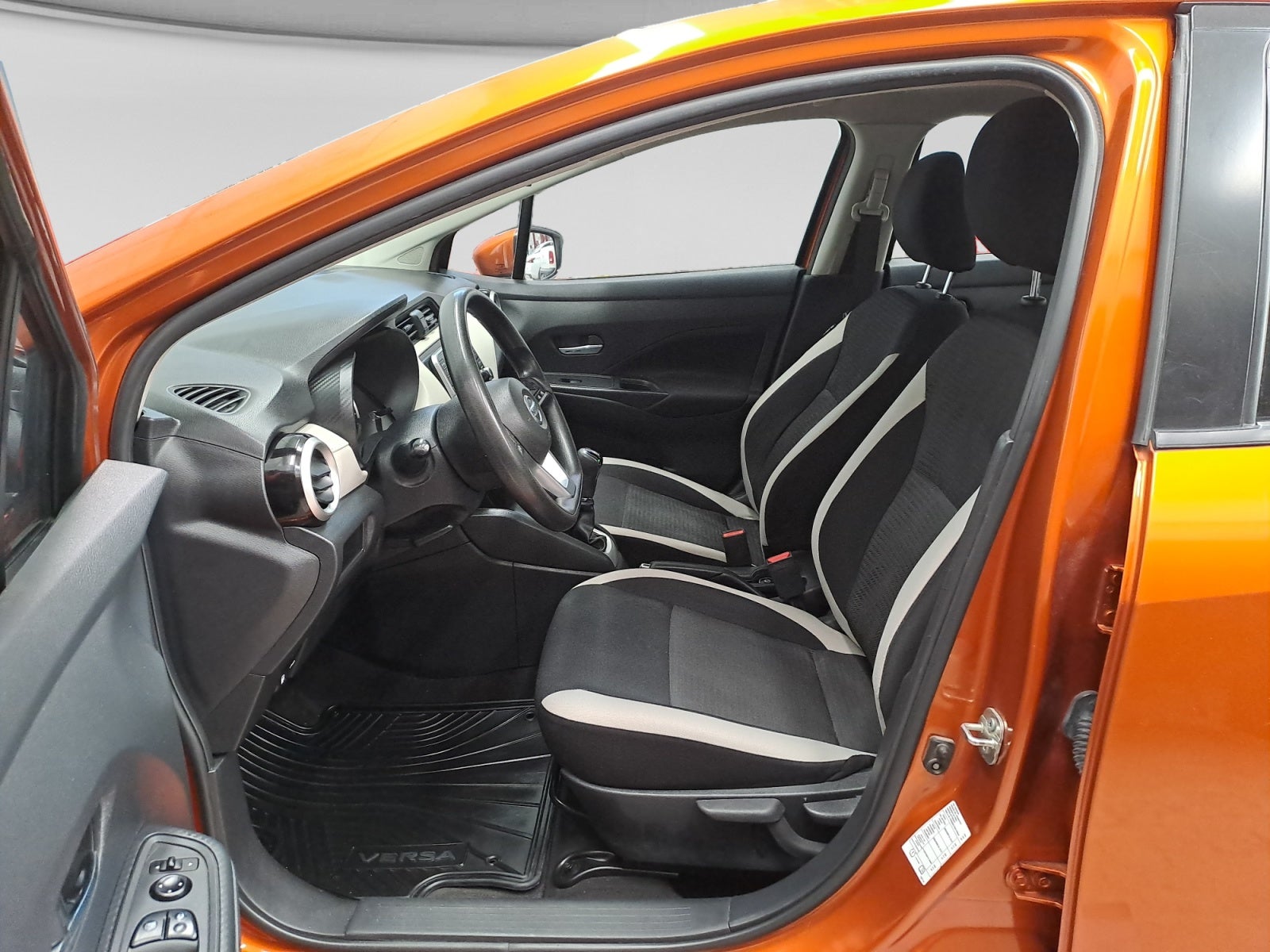 2022 Nissan VERSA ADVANCE MT 22