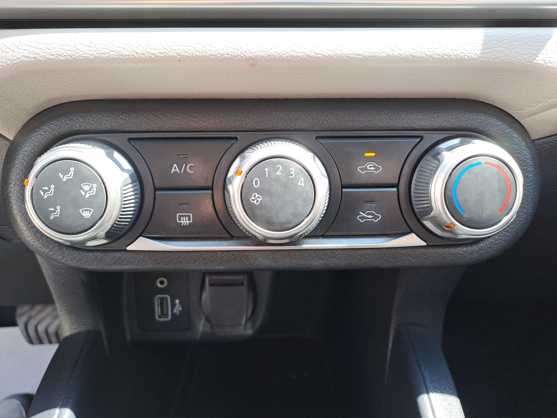 2022 Nissan VERSA ADVANCE CVT 22