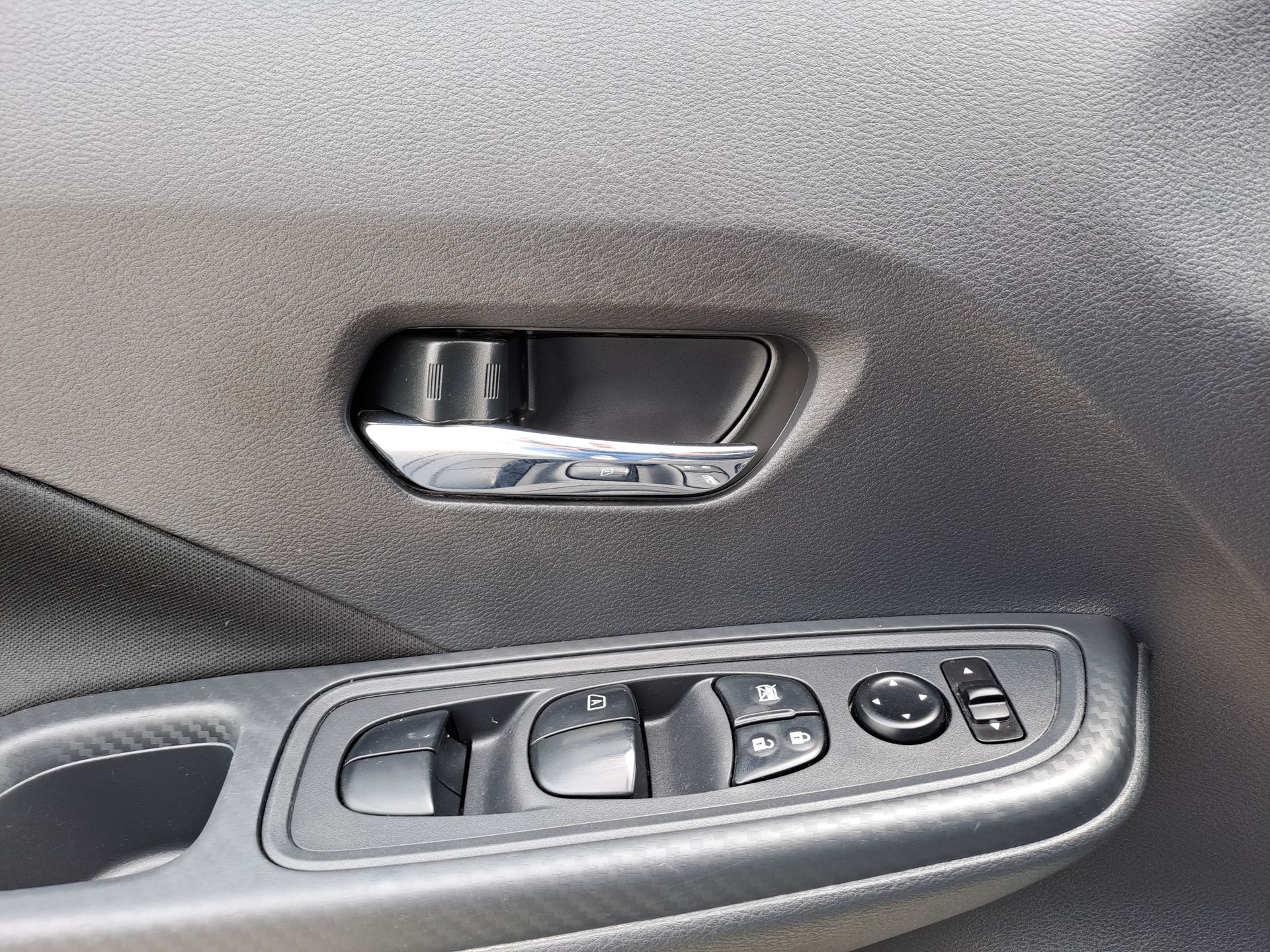 2025 Nissan VERSA ADVANCE MT 25