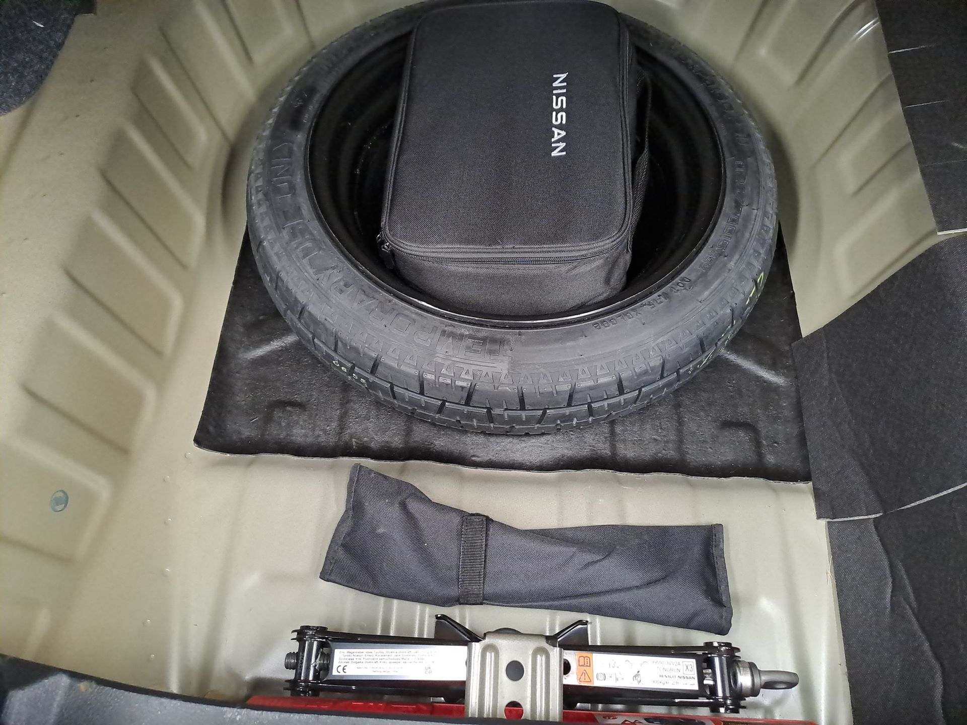2024 Nissan VERSA SENSE MT 24