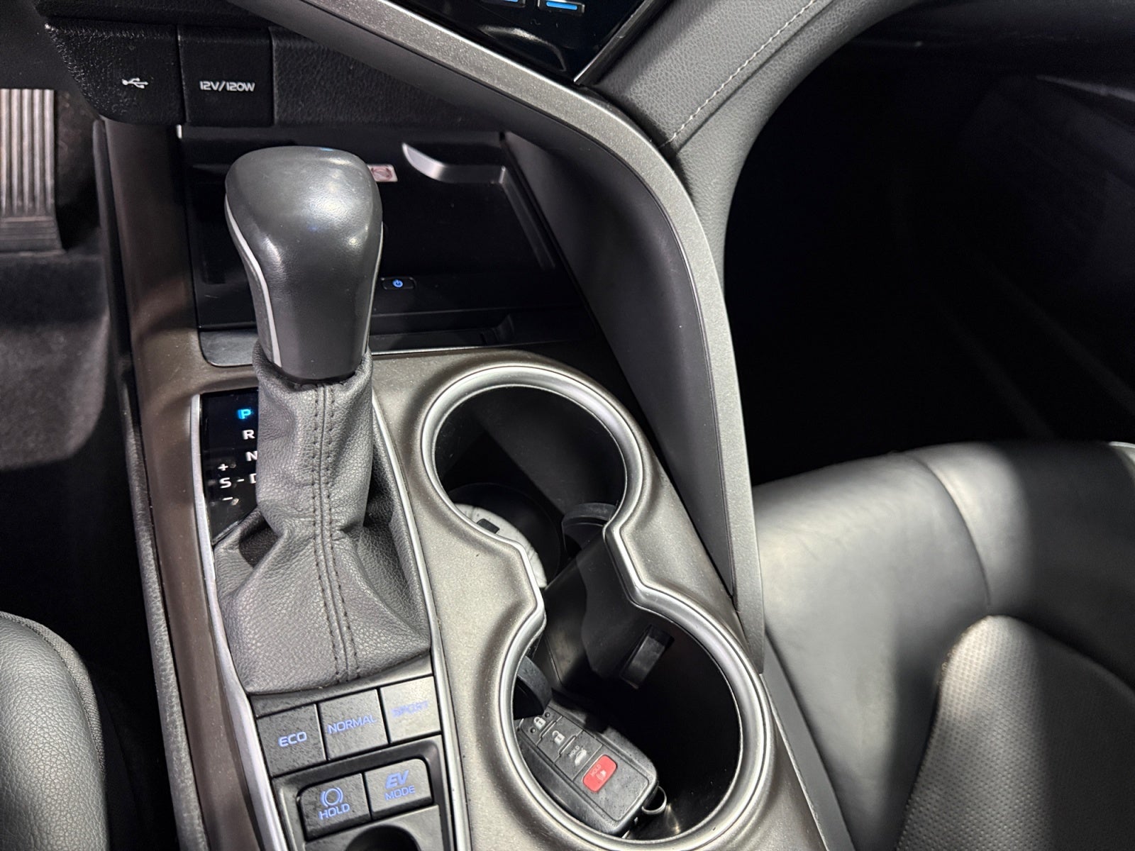 2022 Toyota CAMRY XLE HV