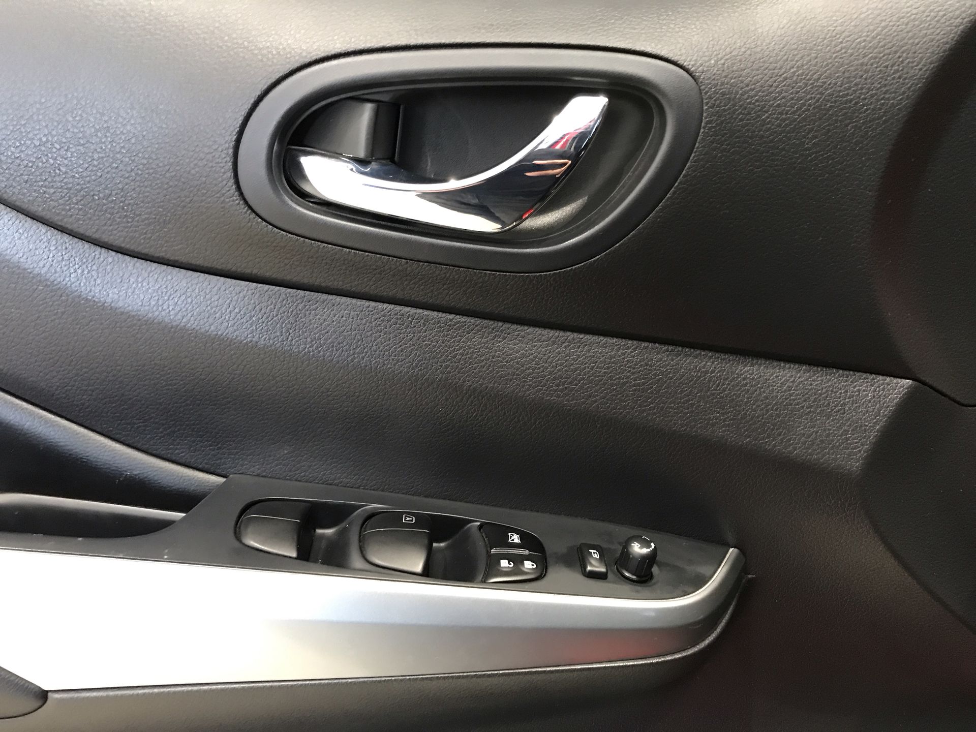 2023 Nissan FRONTIER PLATINUM LE TA 23