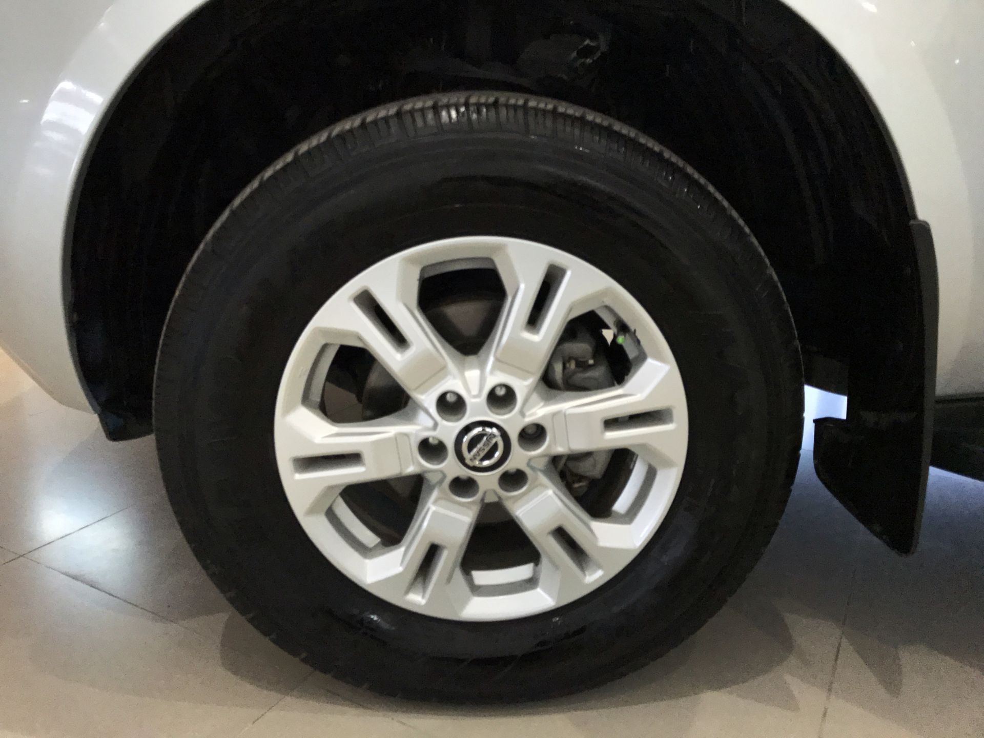 2021 Nissan FRONTIER LE TA 21