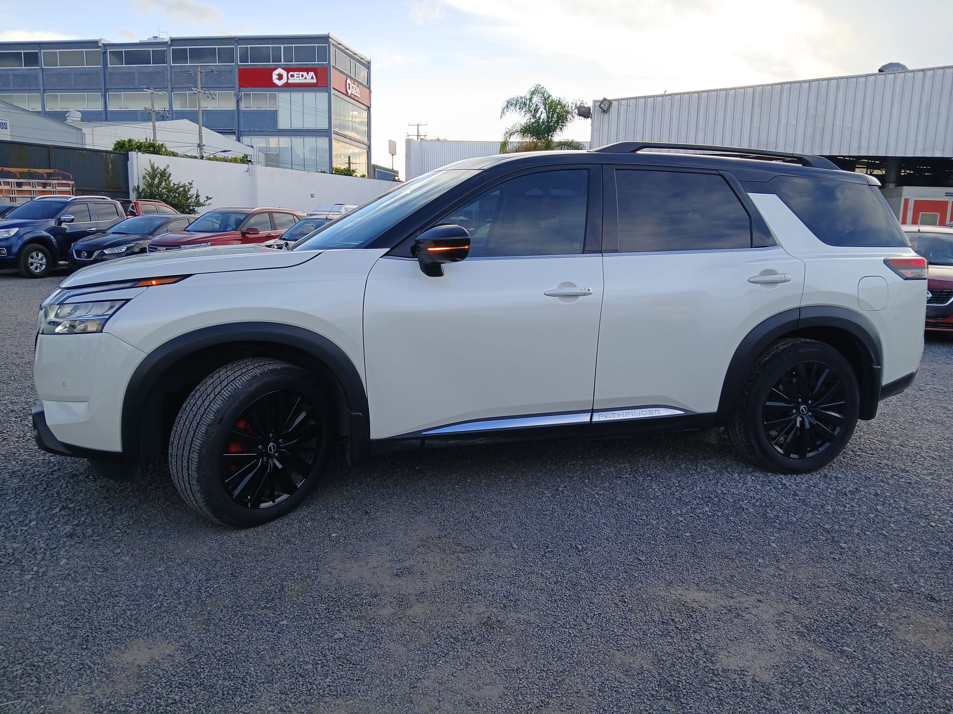 2024 Nissan PATHFINDER PLATINUM 4WD 24