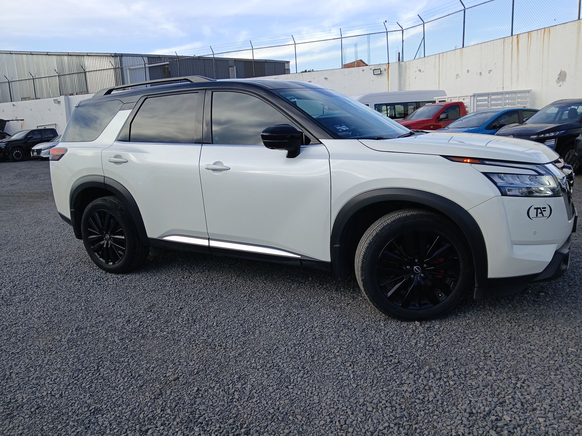 2024 Nissan PATHFINDER PLATINUM 4WD 24