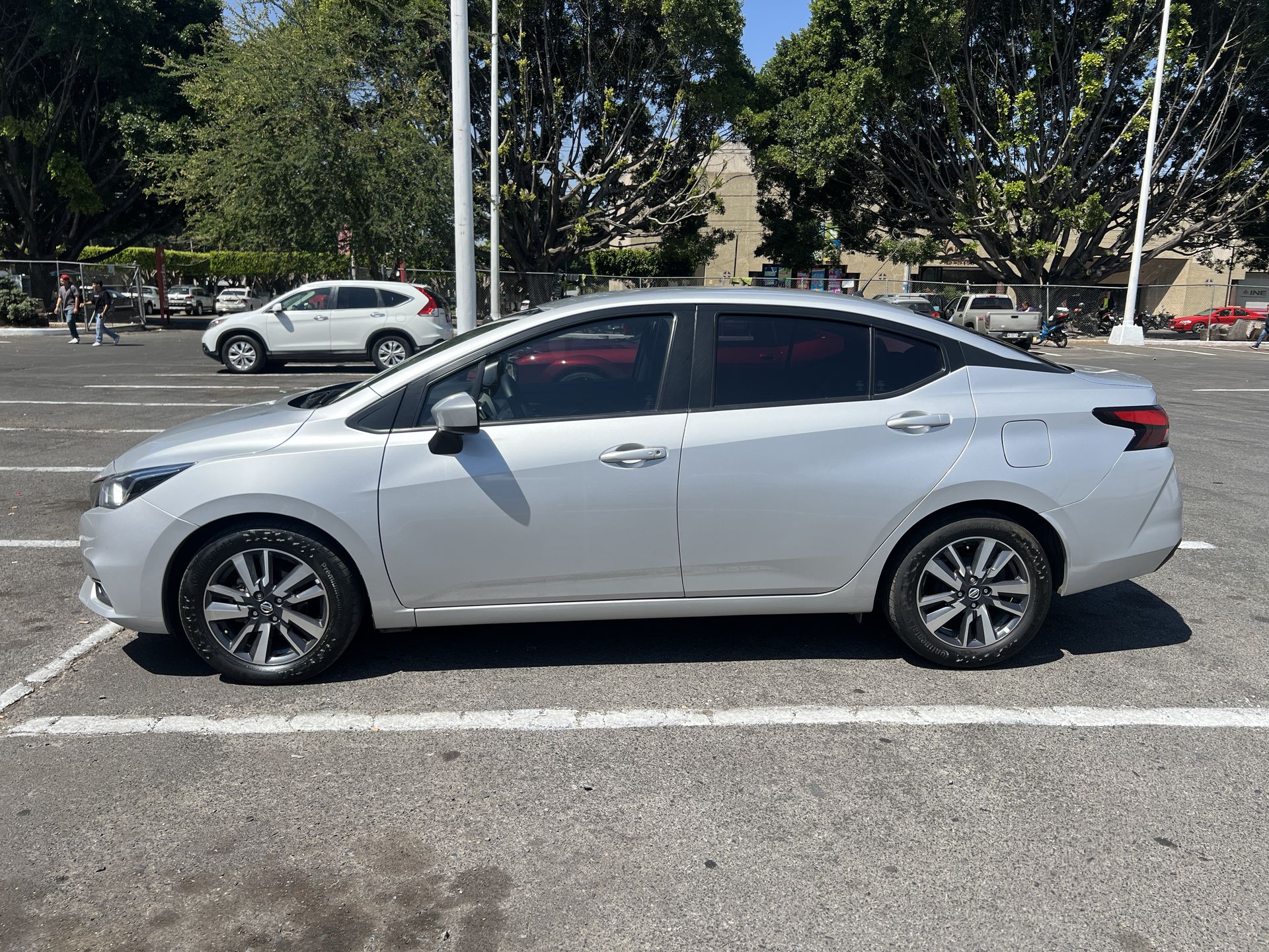 2022 Nissan VERSA ADVANCE CVT 22