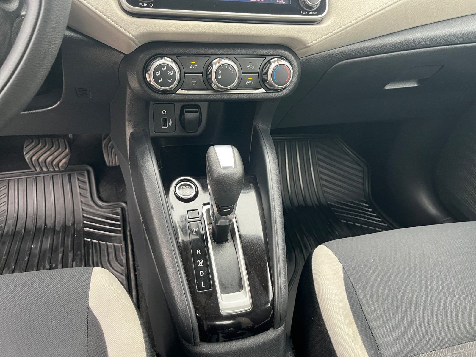 2020 Nissan VERSA ADVANCE CVT
