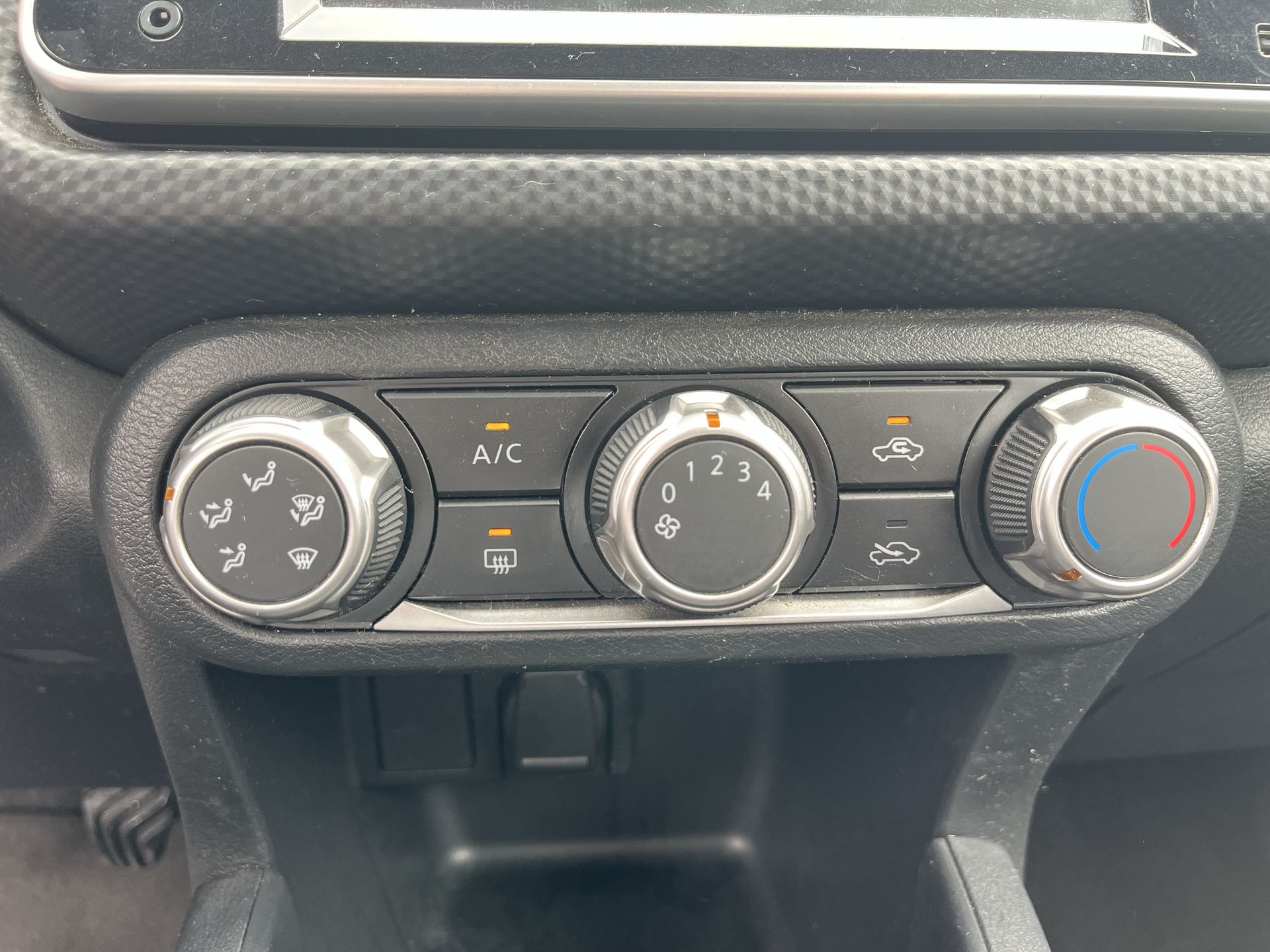 2023 Nissan KICKS ADVANCE 1.6 LTS MT 23