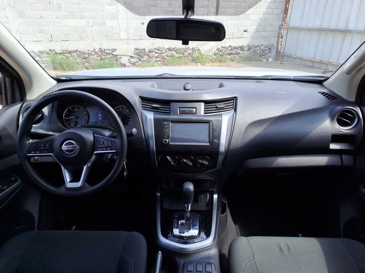 2022 Nissan FRONTIER LE TA 22