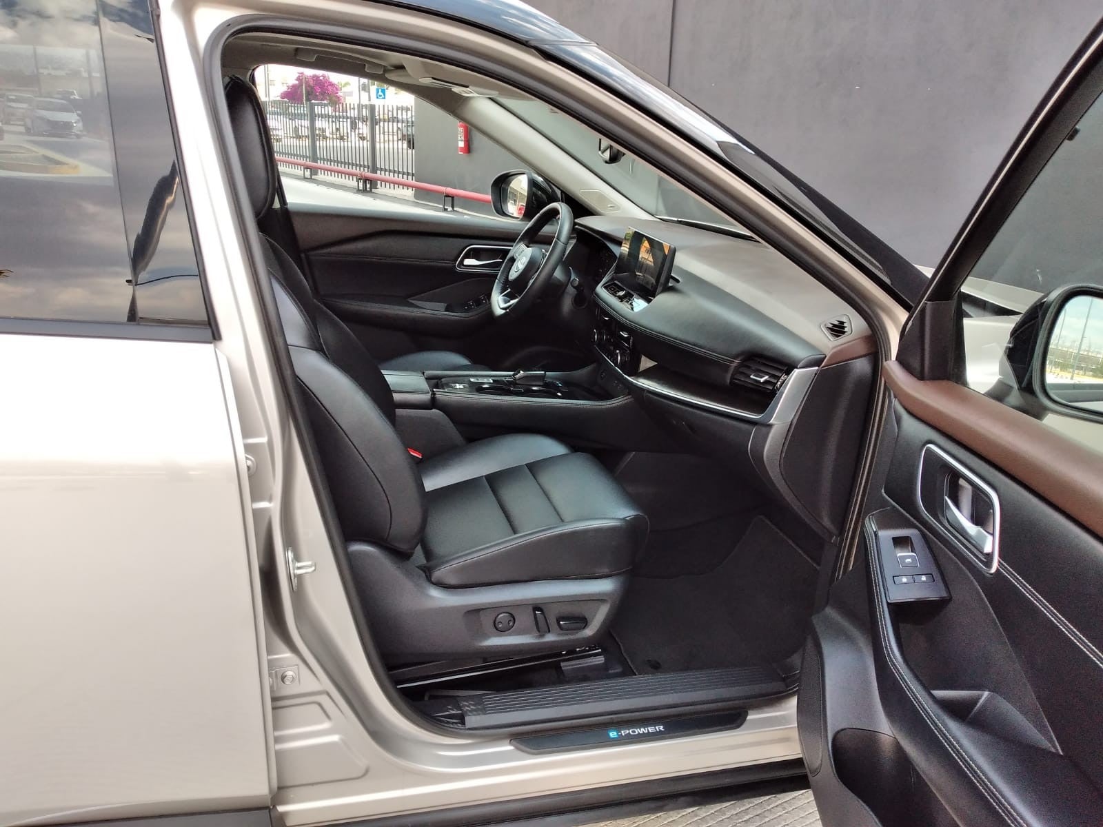 2025 Nissan X-TRAIL PLATINUM E-POWER 2 ROW 25