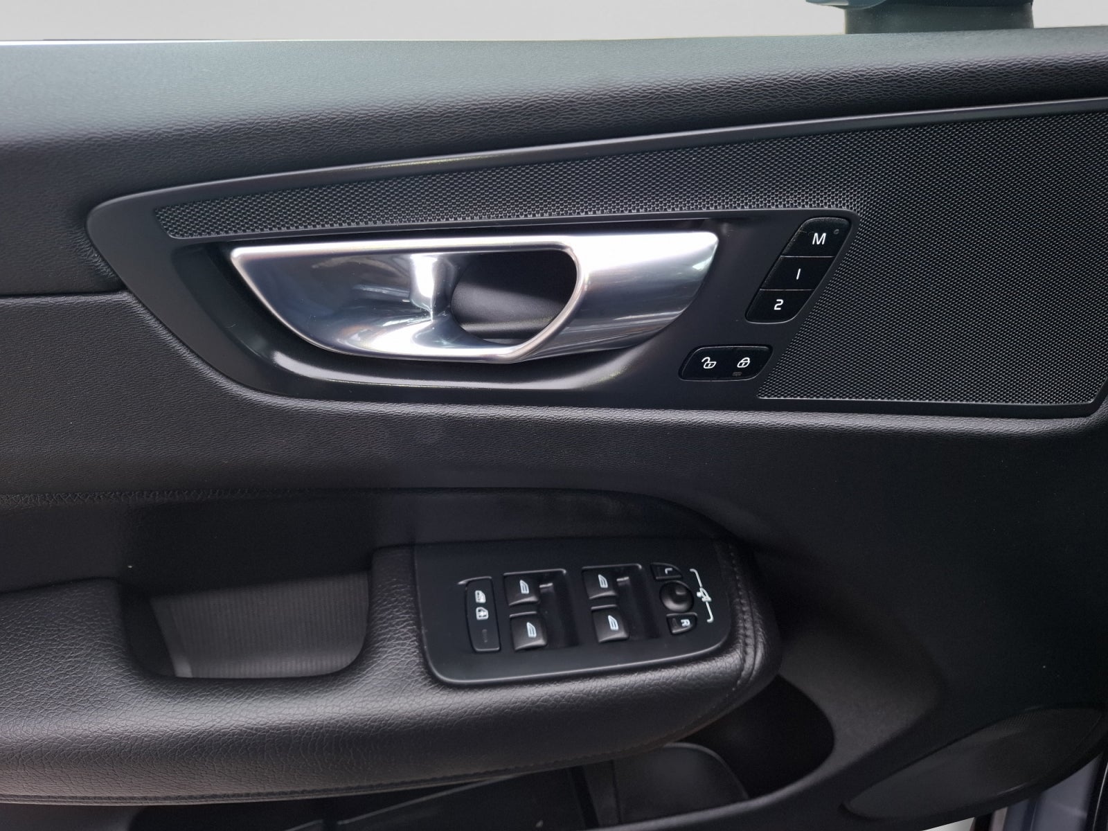 2022 Volvo XC60 MOMENTUM B5 AWD