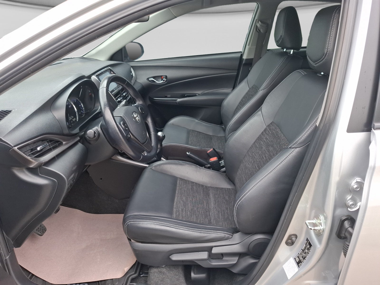 2021 Toyota YARIS S MT